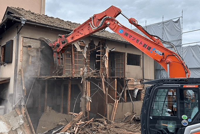 木造解体の作業風景
