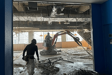 内装解体の施工風景