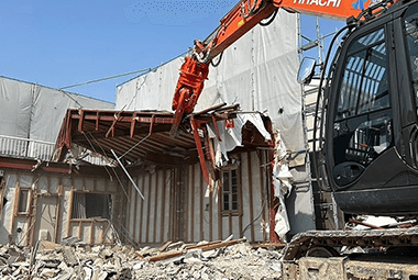 鉄骨解体の施工風景