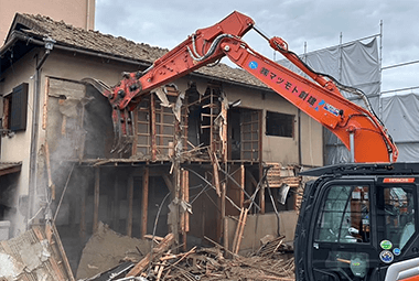 木造解体の施工風景