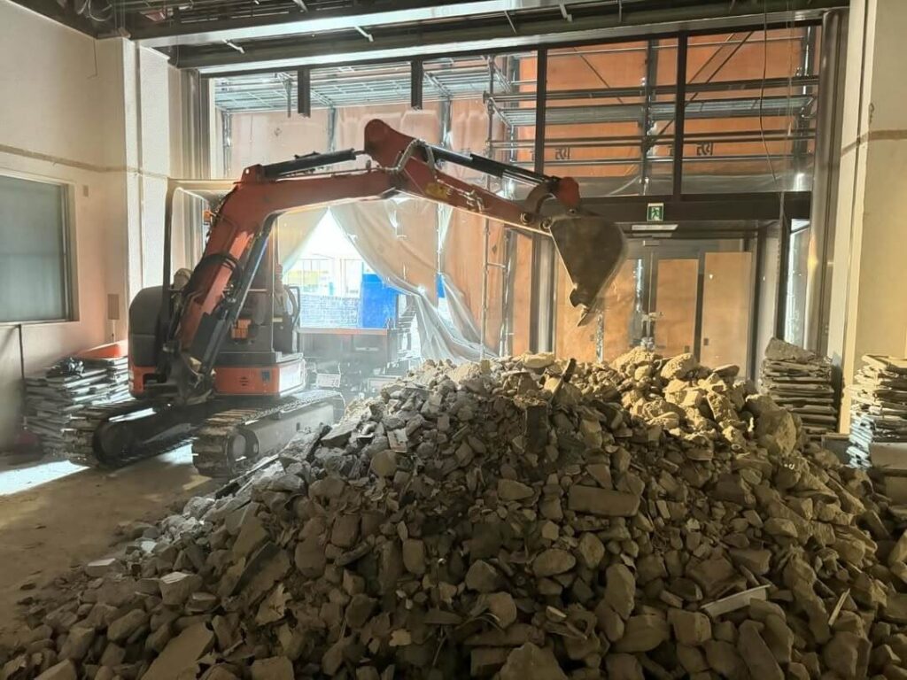 大阪府枚方市 鉄骨造の解体工事の施工風景03