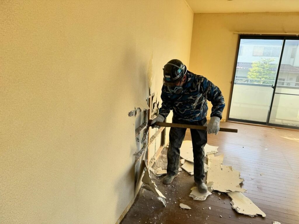 大阪府豊中市 軽量鉄骨造の解体工事の施工風景03