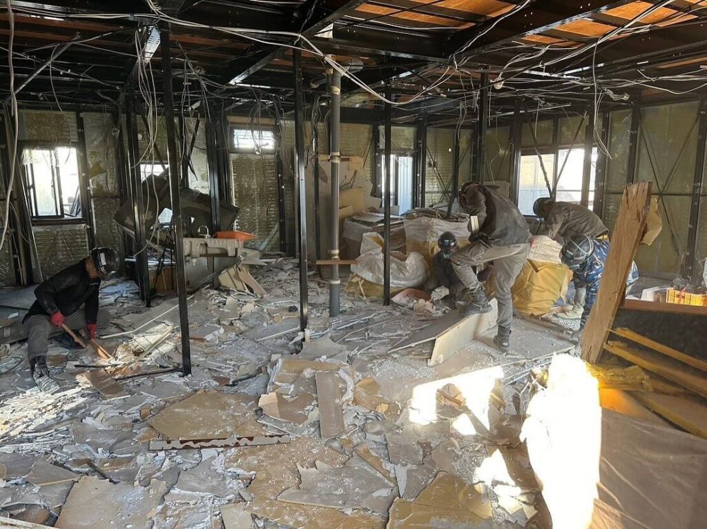 大阪府豊中市 軽量鉄骨造の解体工事の施工風景04