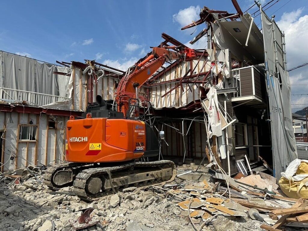 京都府亀岡市 鉄骨造２棟の解体工事の施工風景03