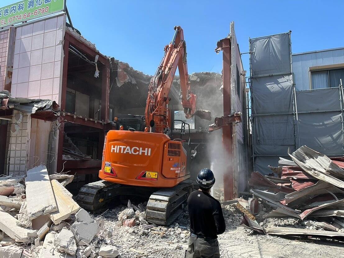 京都府京田辺市 鉄骨造の解体工事の施工風景